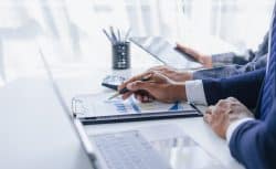 IFRS 18 transforme la présentation des états financiers : elle introduit une structure normalisée visant à améliorer la comparabilité et la lisibilité des performances.